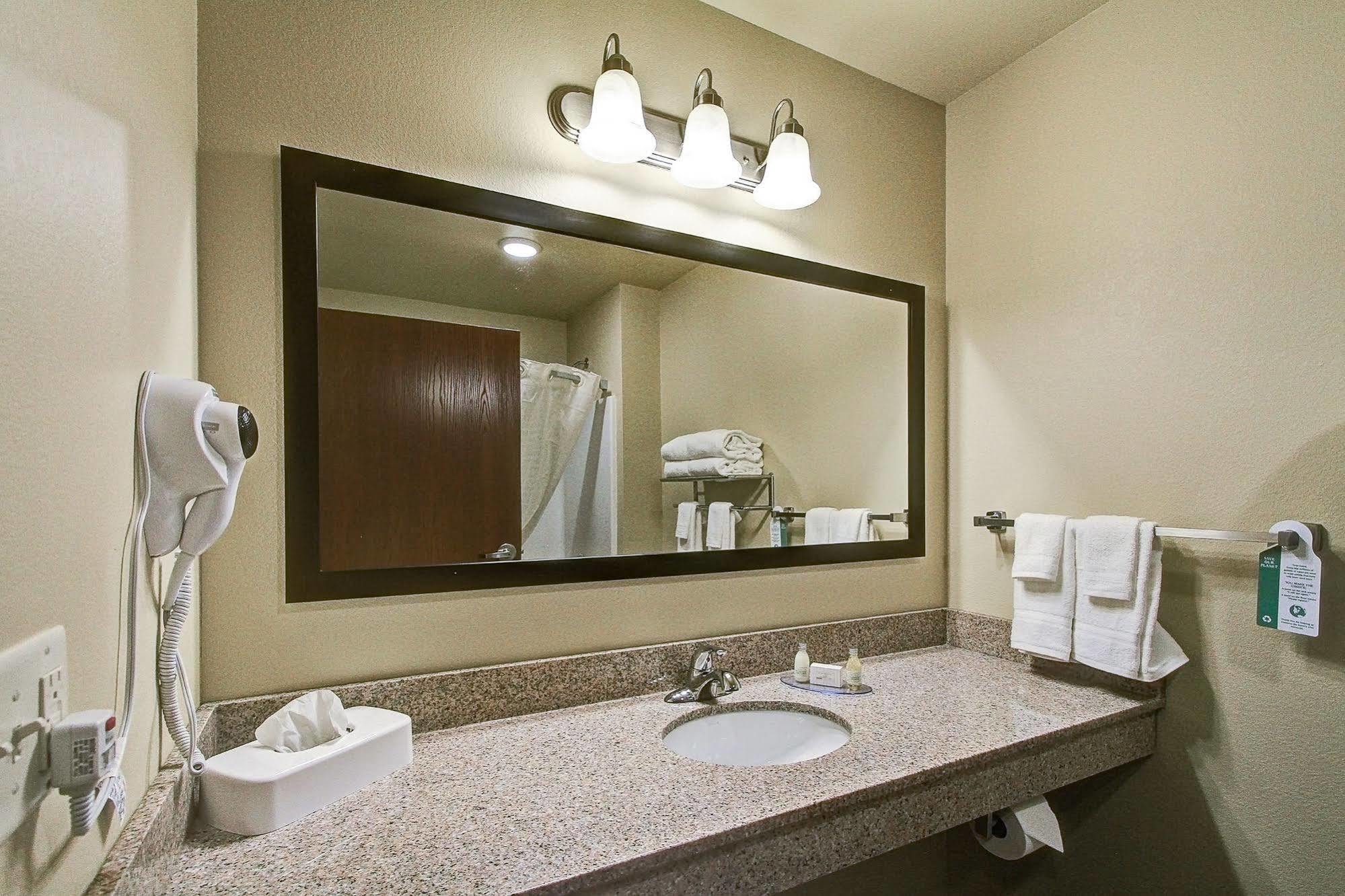 Cobblestone Hotel & Suites Pulaski/Green Bay Esterno foto