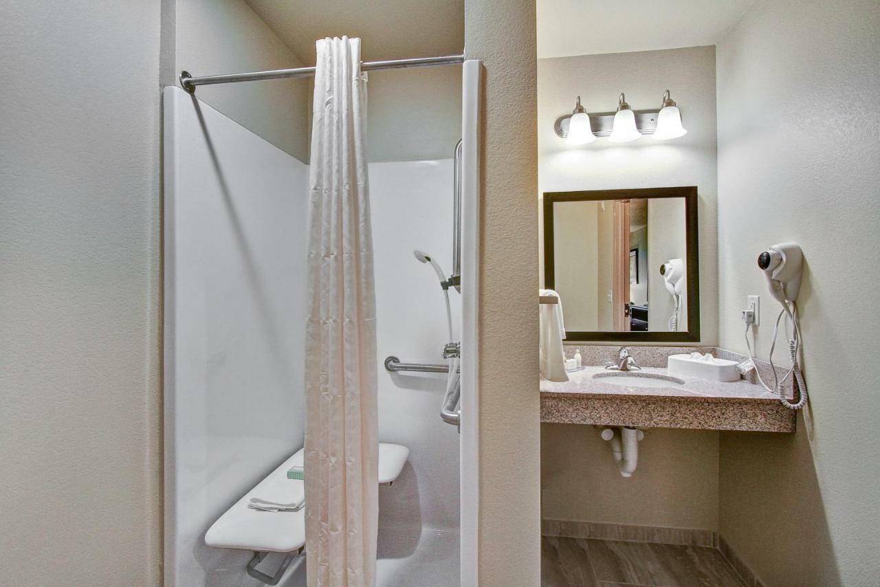 Cobblestone Hotel & Suites Pulaski/Green Bay Esterno foto