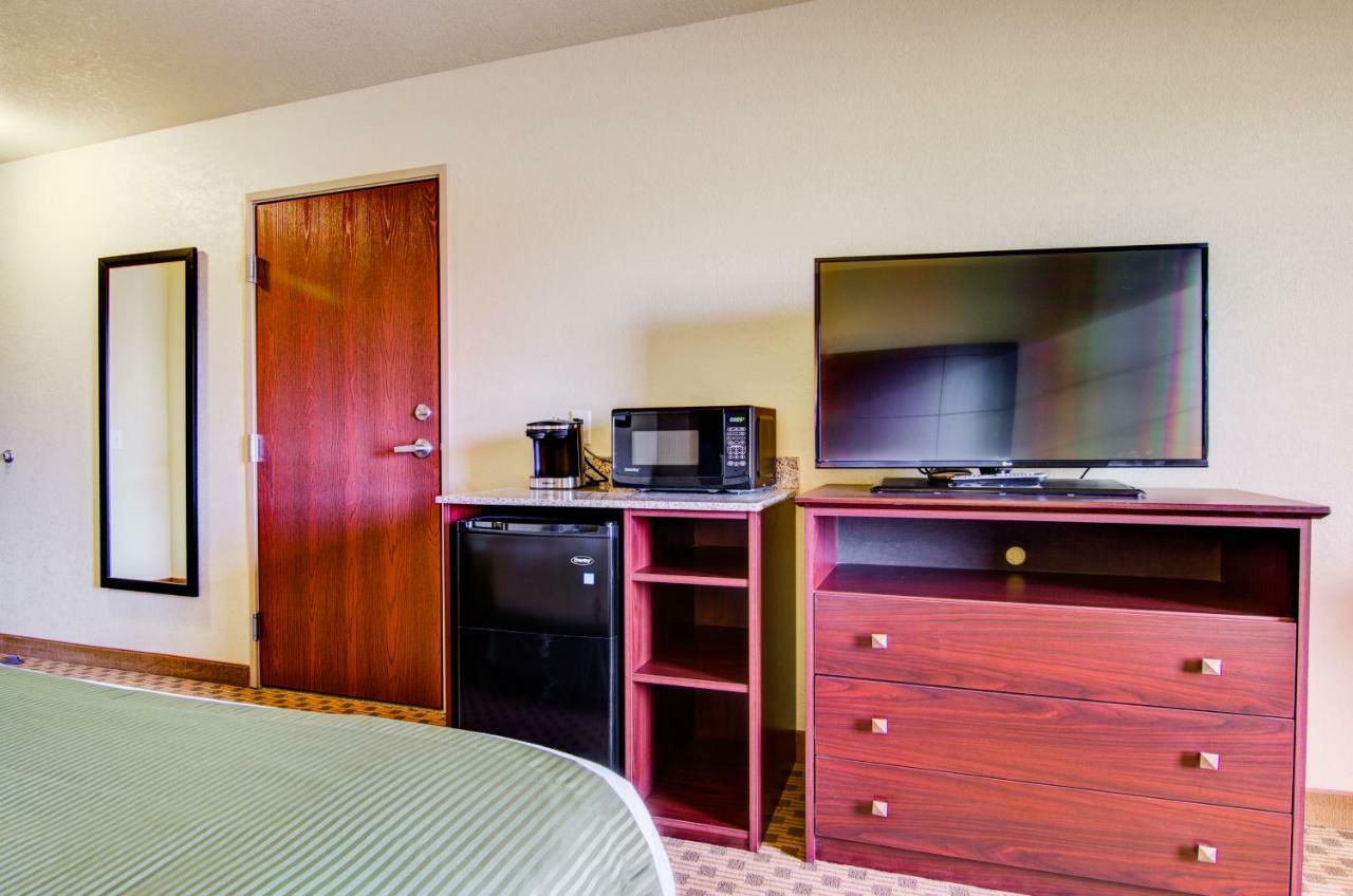 Cobblestone Hotel & Suites Pulaski/Green Bay Esterno foto